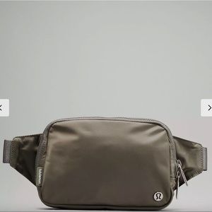Authentic lululemon Everwhere NWT Belt Bag-Grey sage, Large 2L